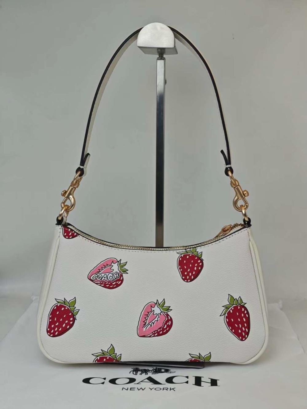 Coach White Leather Shoulder Bag with Strawberry Print - Picture 4 of 6